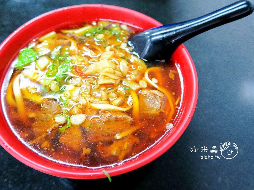 新竹美食｜莊記牛肉麵館 在地人推薦的牛肉麵，湯頭濃郁瀰漫著特殊滋味 小米蟲的米缸