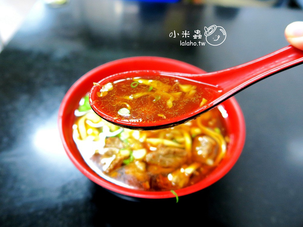 新竹美食｜莊記牛肉麵館 在地人推薦的牛肉麵，湯頭濃郁瀰漫著特殊滋味 小米蟲的米缸