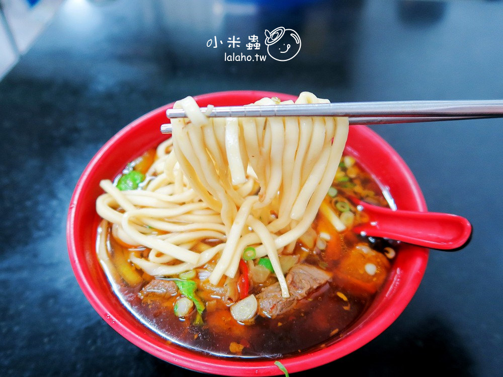 新竹美食｜莊記牛肉麵館 在地人推薦的牛肉麵，湯頭濃郁瀰漫著特殊滋味 小米蟲的米缸