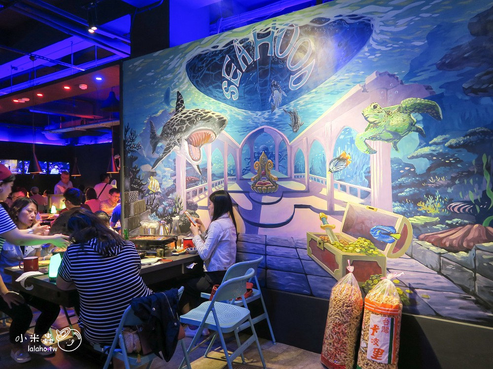 新北中和美食｜水貨 到夜店去吃炭火烤魚，一爐二吃 烤魚瀰漫著果香-小米蟲的米缸