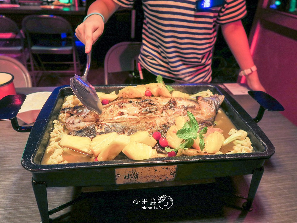 新北中和美食｜水貨 到夜店去吃炭火烤魚，一爐二吃 烤魚瀰漫著果香-小米蟲的米缸