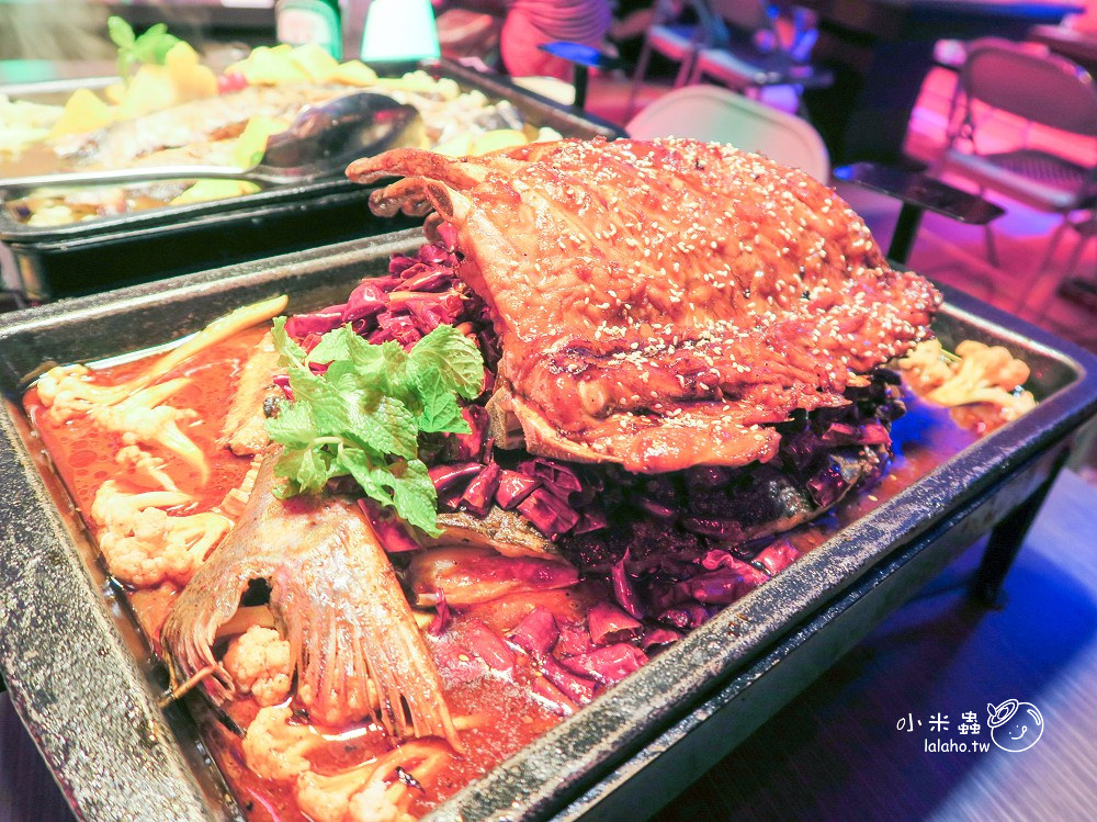 新北中和美食｜水貨 到夜店去吃炭火烤魚，一爐二吃 烤魚瀰漫著果香-小米蟲的米缸