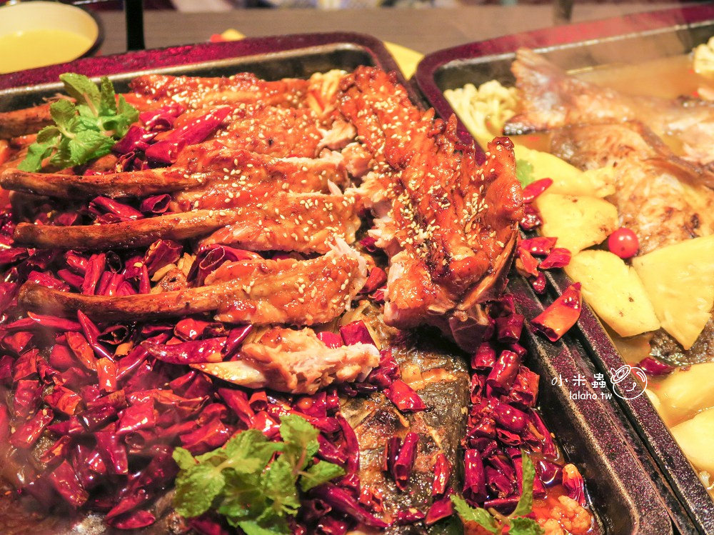 新北中和美食｜水貨 到夜店去吃炭火烤魚，一爐二吃 烤魚瀰漫著果香-小米蟲的米缸