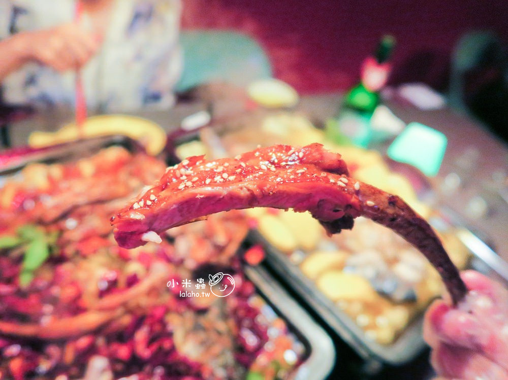 新北中和美食｜水貨 到夜店去吃炭火烤魚，一爐二吃 烤魚瀰漫著果香-小米蟲的米缸