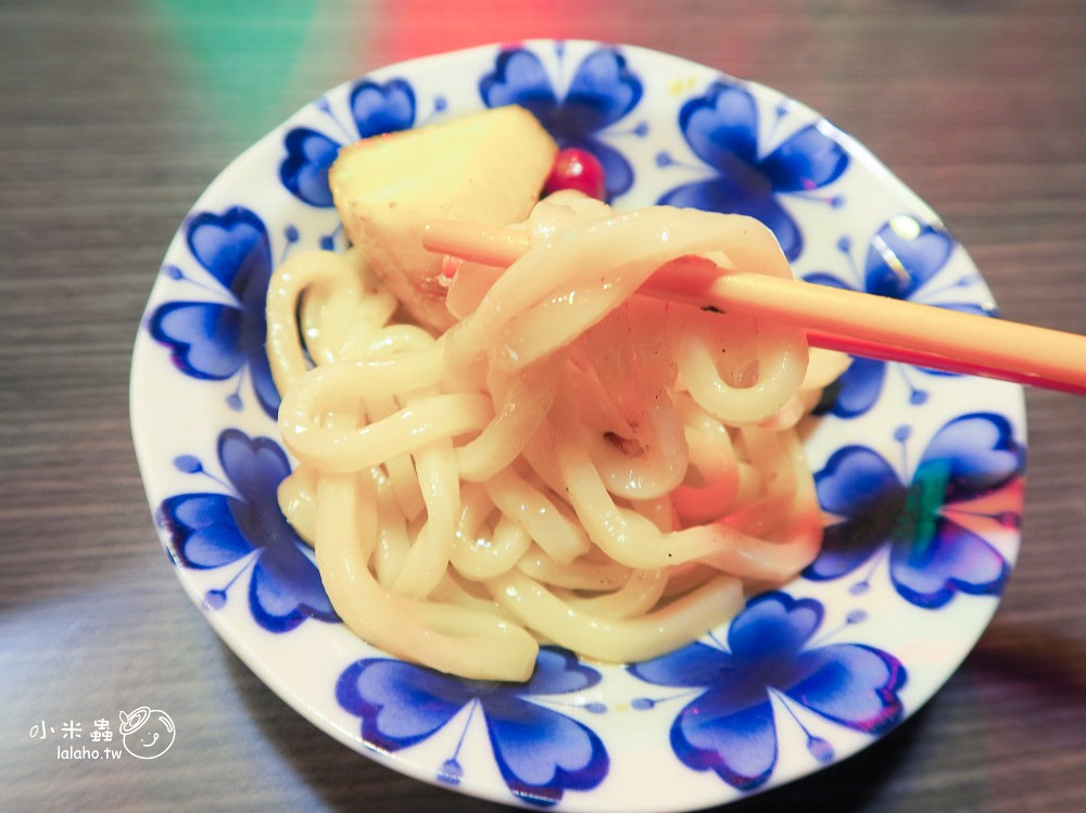 新北中和美食｜水貨 到夜店去吃炭火烤魚，一爐二吃 烤魚瀰漫著果香-小米蟲的米缸