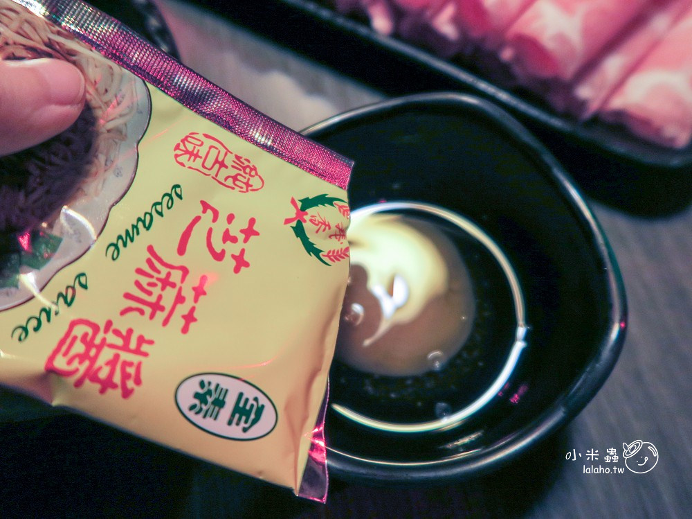 新北中和美食｜水貨 到夜店去吃炭火烤魚，一爐二吃 烤魚瀰漫著果香-小米蟲的米缸