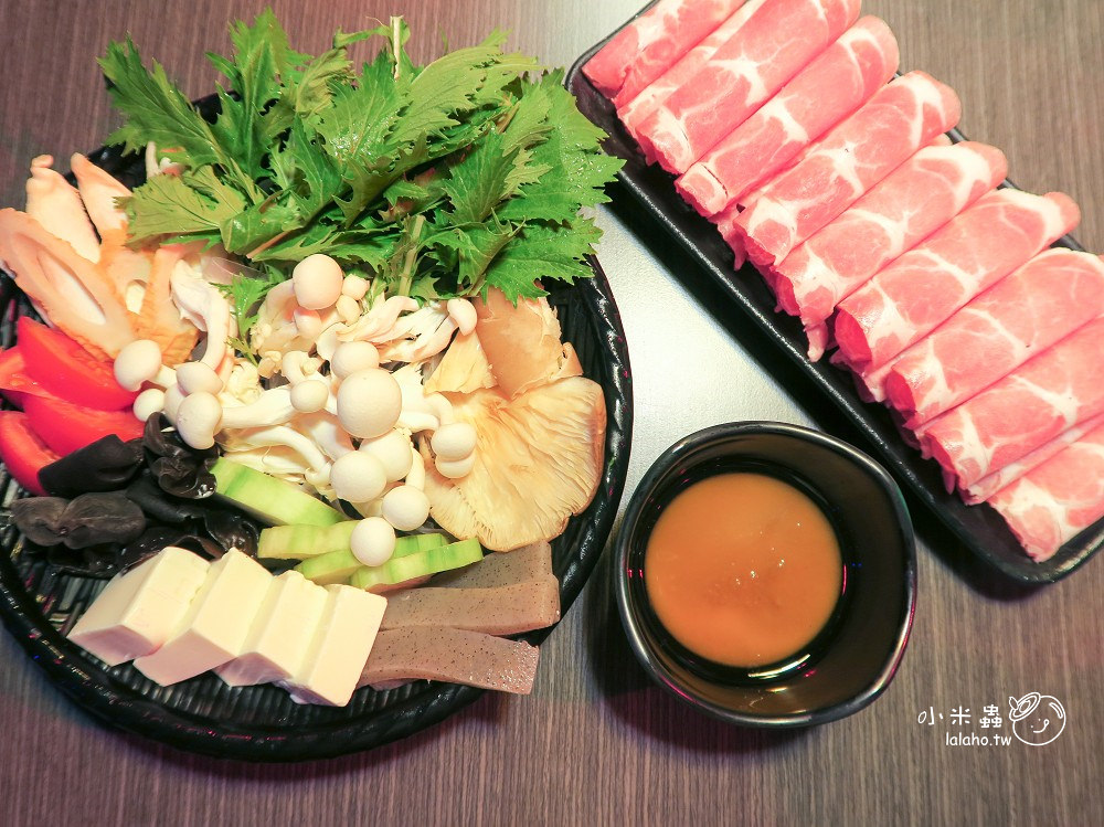 新北中和美食｜水貨 到夜店去吃炭火烤魚，一爐二吃 烤魚瀰漫著果香-小米蟲的米缸