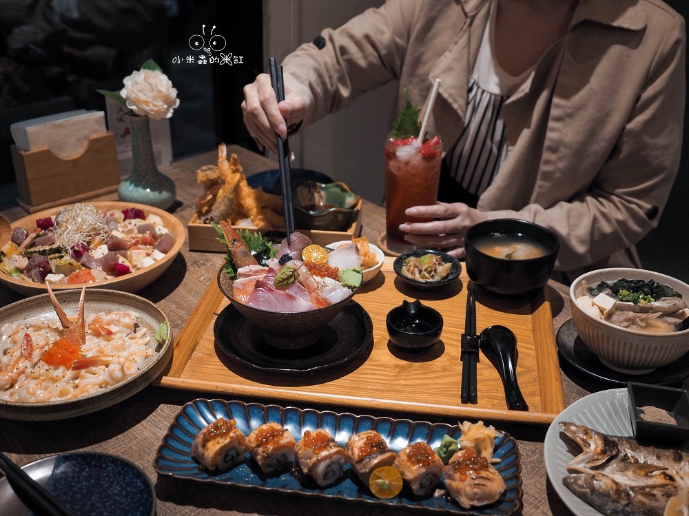 信義區美食｜溫暖 Atatakai 家庭式日本料理，人氣必點「綜合海鮮丼」，台北寵物友善餐廳推薦！