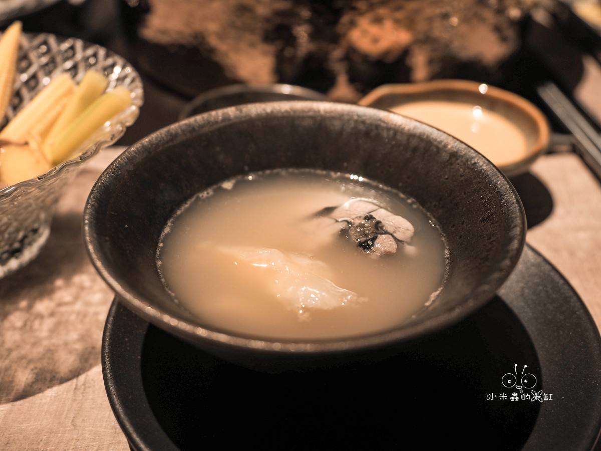 山上走走 日式無菜單海鮮鍋物華山店|全程桌邊服務!活體海鮮、A5和牛通通有,還有壽星金箔冰淇淋! - 第12張圖