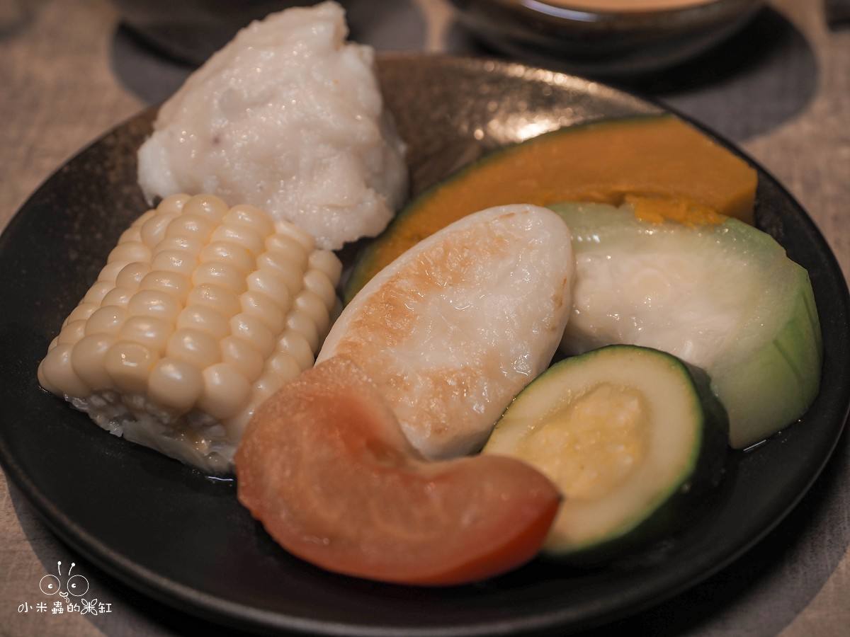山上走走 日式無菜單海鮮鍋物華山店|全程桌邊服務!活體海鮮、A5和牛通通有,還有壽星金箔冰淇淋! - 第17張圖