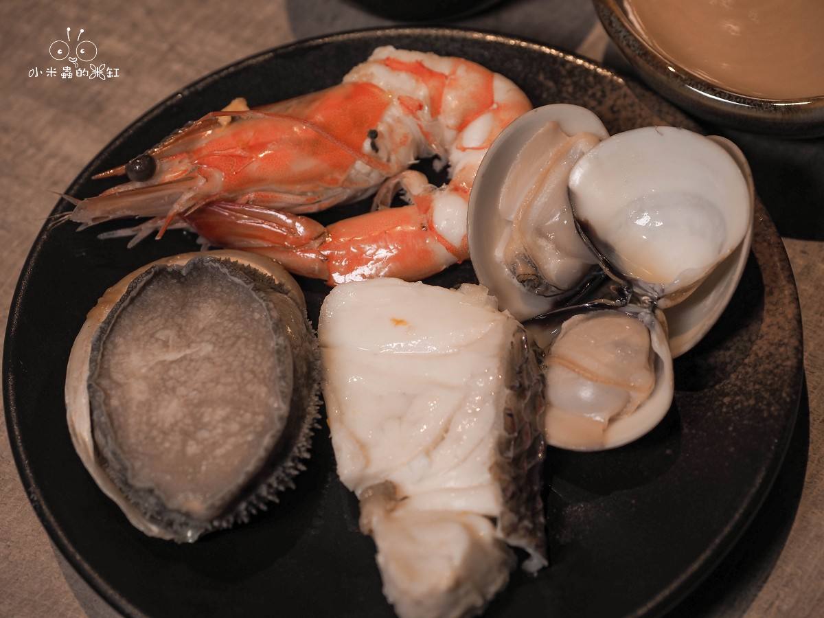 山上走走 日式無菜單海鮮鍋物華山店|全程桌邊服務!活體海鮮、A5和牛通通有,還有壽星金箔冰淇淋! - 第23張圖