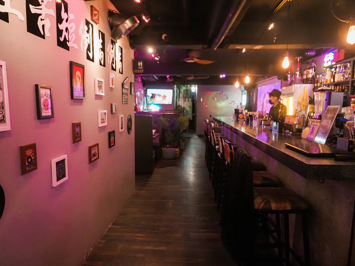 板橋餐酒館推薦|印相餐酒 Tales in Focus|888暢飲喝到飽、飛鏢機、寵物友善,一間有故事的酒吧! - 第5張圖