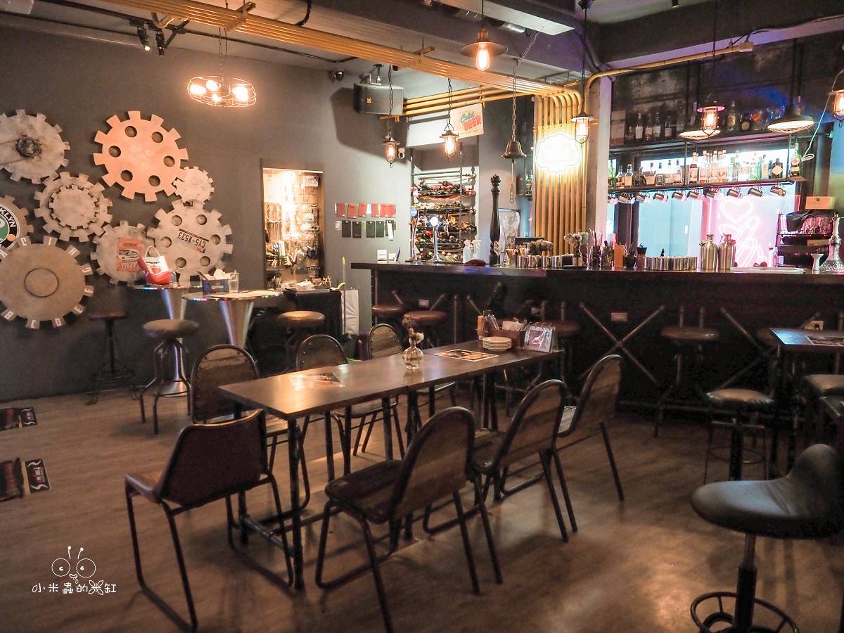 信義區美式餐酒館推薦|角窩美式餐酒館|工業風打卡超好拍,燒烤、漢堡、調酒通通有!聚會約會都適合! - 第11張圖