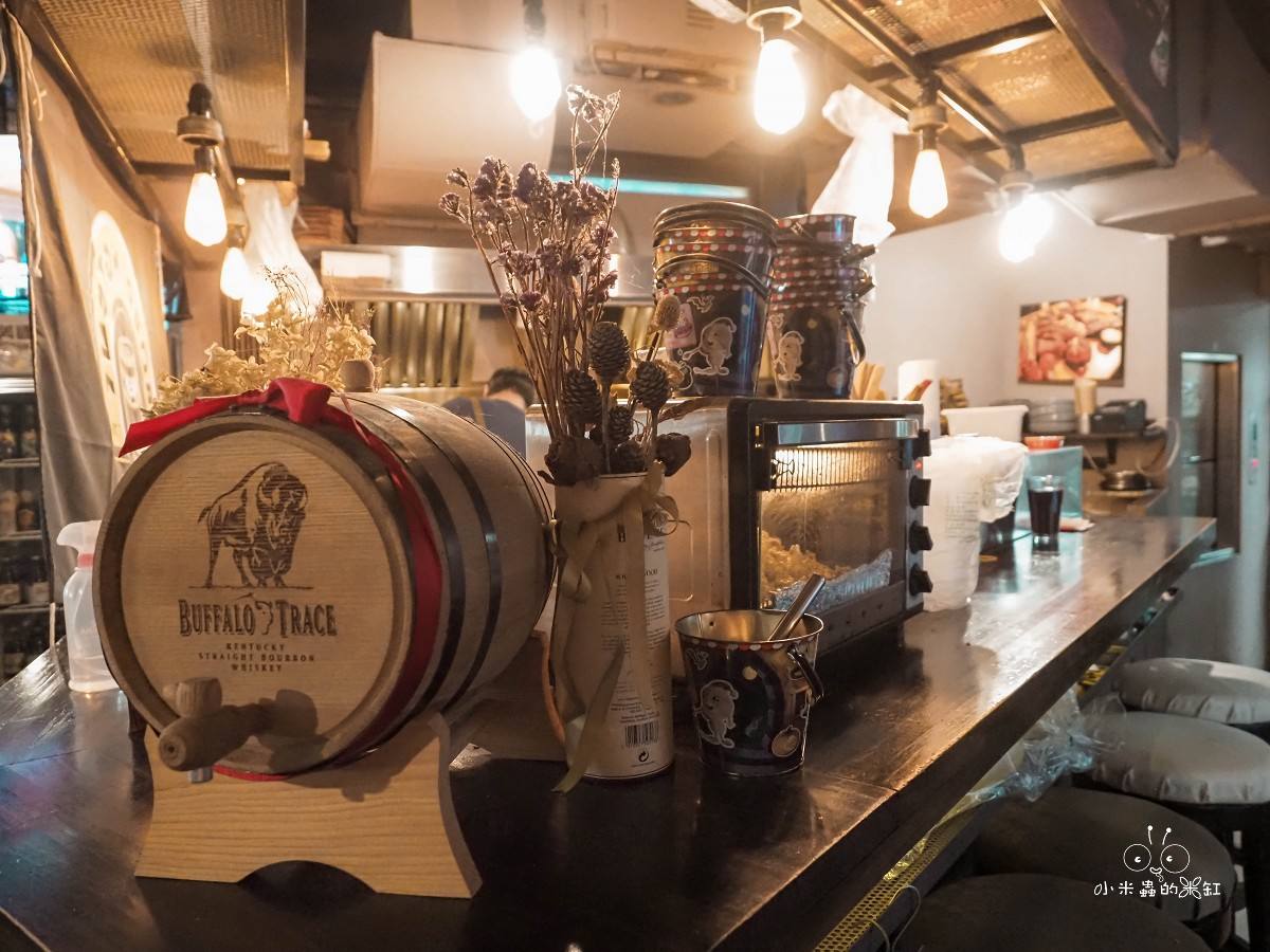 信義區美式餐酒館推薦|角窩美式餐酒館|工業風打卡超好拍,燒烤、漢堡、調酒通通有!聚會約會都適合! - 第6張圖
