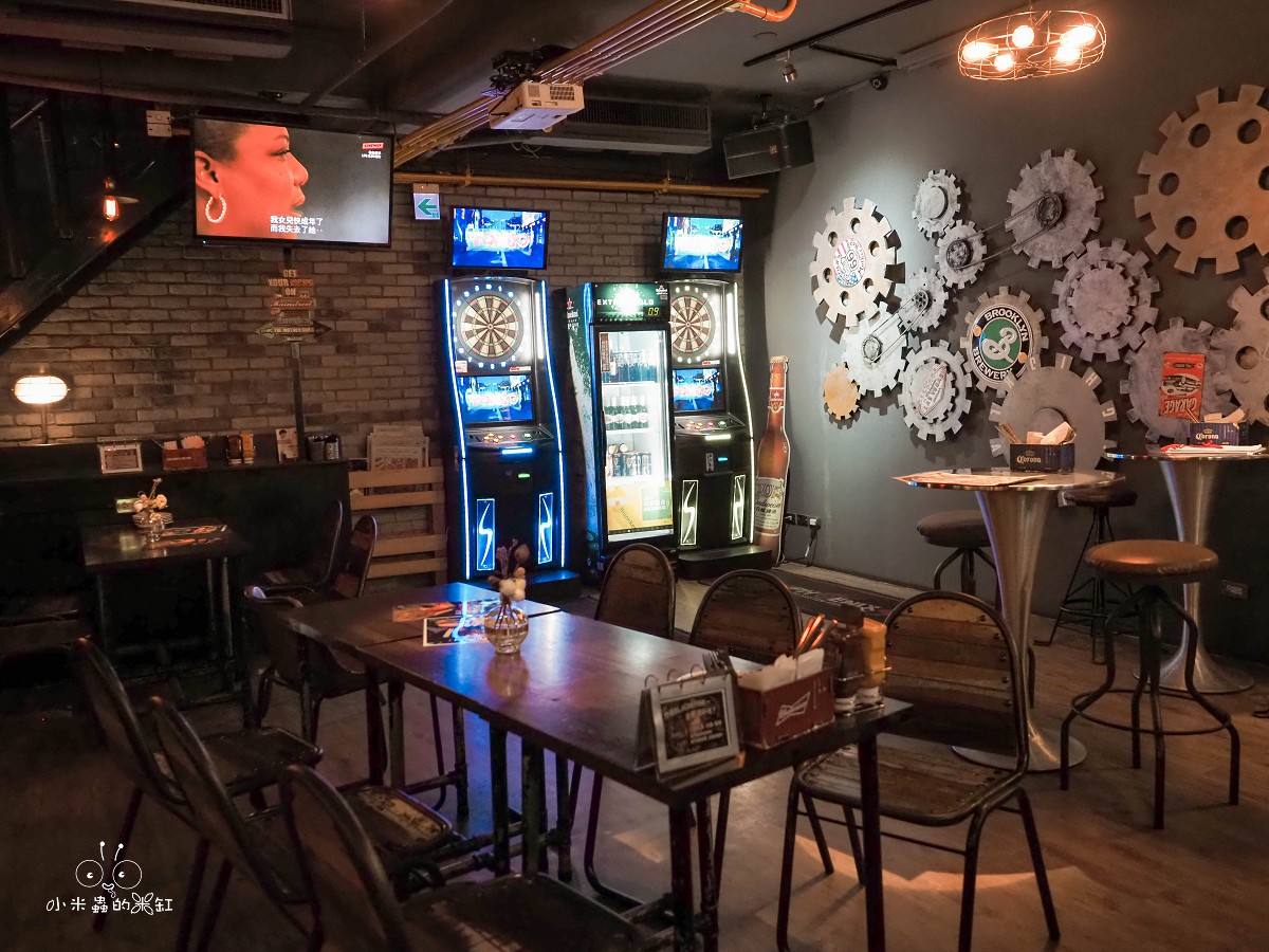 信義區美式餐酒館推薦|角窩美式餐酒館|工業風打卡超好拍,燒烤、漢堡、調酒通通有!聚會約會都適合! - 第9張圖