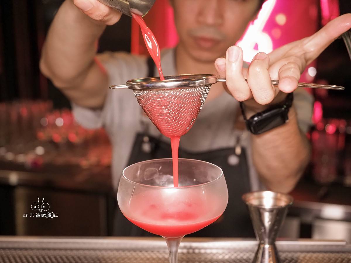 信義區美式餐酒館推薦|角窩美式餐酒館|工業風打卡超好拍,燒烤、漢堡、調酒通通有!聚會約會都適合! - 第12張圖