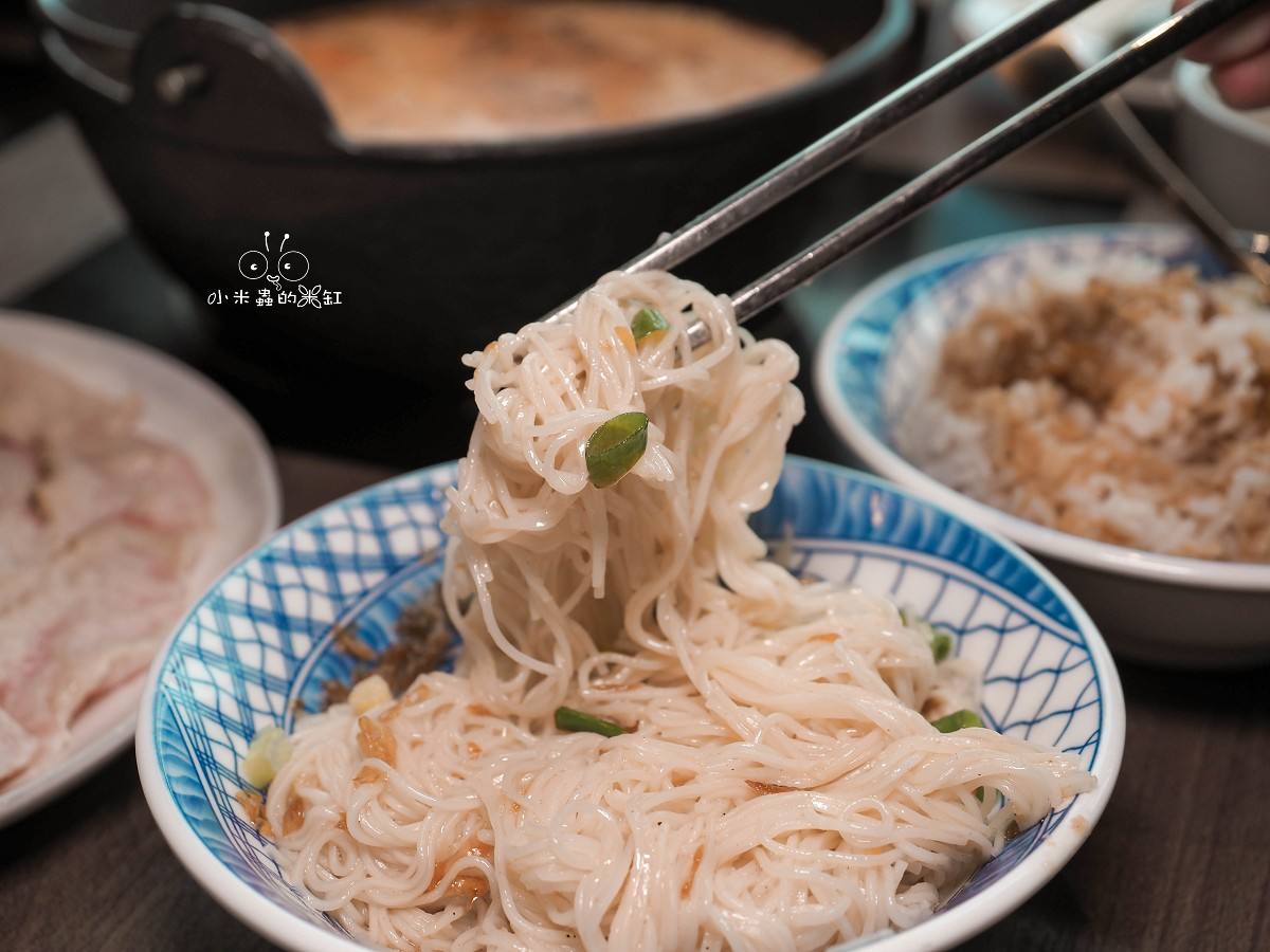 信義區火鍋推薦|鼎楓寶島火鍋信義ATT店:自助吧太浮誇,爆炒石頭鍋+大苑子冰沙直接回本! - 第23張圖