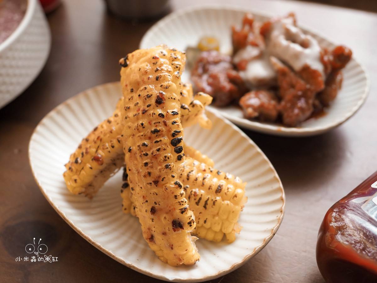 貳樓中山南西店|萬聖節限定「黑暗餐桌」登場!帶DUFFY一起品嘗詛咒班尼蛋的神秘早午餐 - 第23張圖 貳樓中山南西店辣奶油火烤玉米,香辣濃郁的早午餐小食