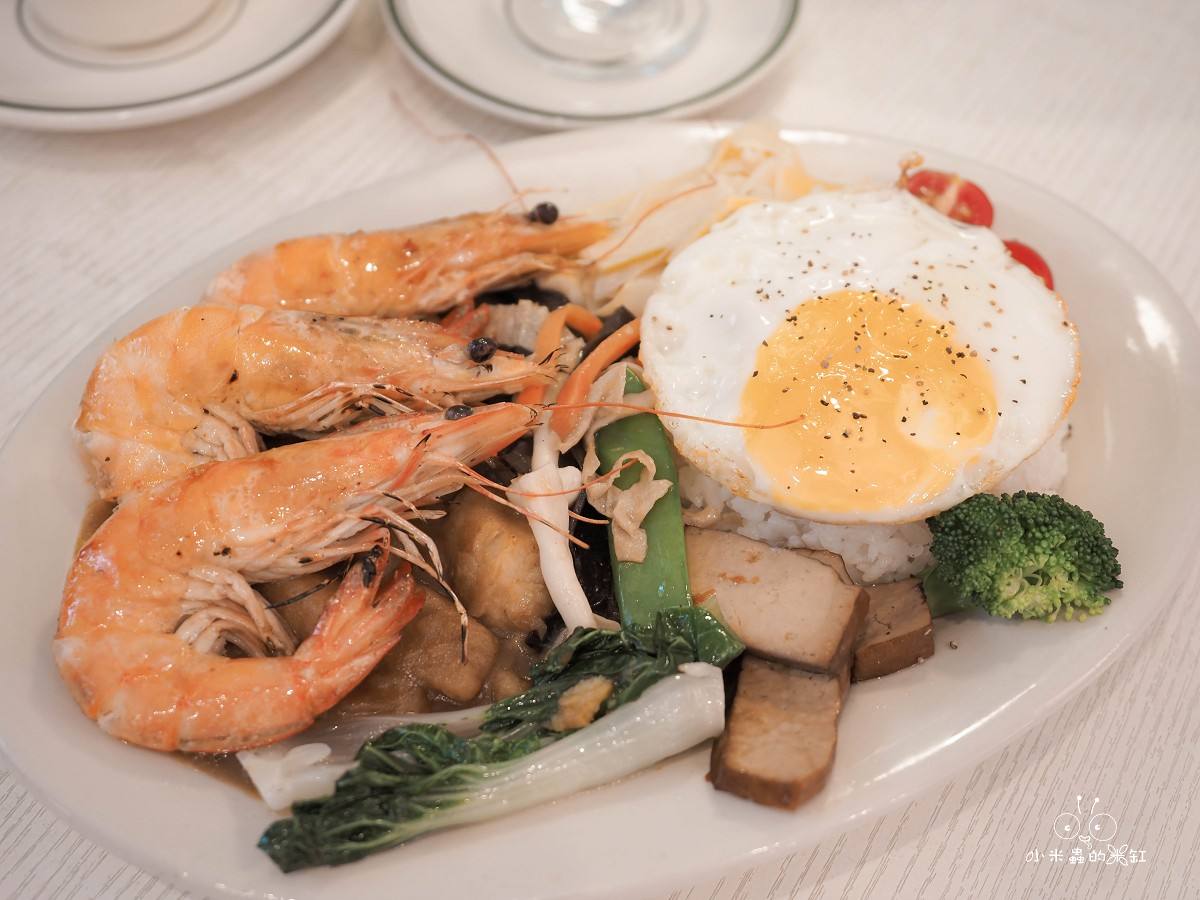 台北寵物友善咖啡廳推薦|好運站咖啡 萌度爆表!南機場旁的溫馨小店,有狗狗蛋糕、彩色候車椅超好拍 - 第20張圖