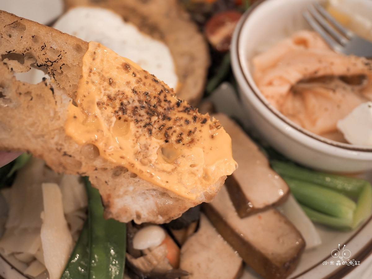 台北寵物友善咖啡廳推薦|好運站咖啡 萌度爆表!南機場旁的溫馨小店,有狗狗蛋糕、彩色候車椅超好拍 - 第24張圖