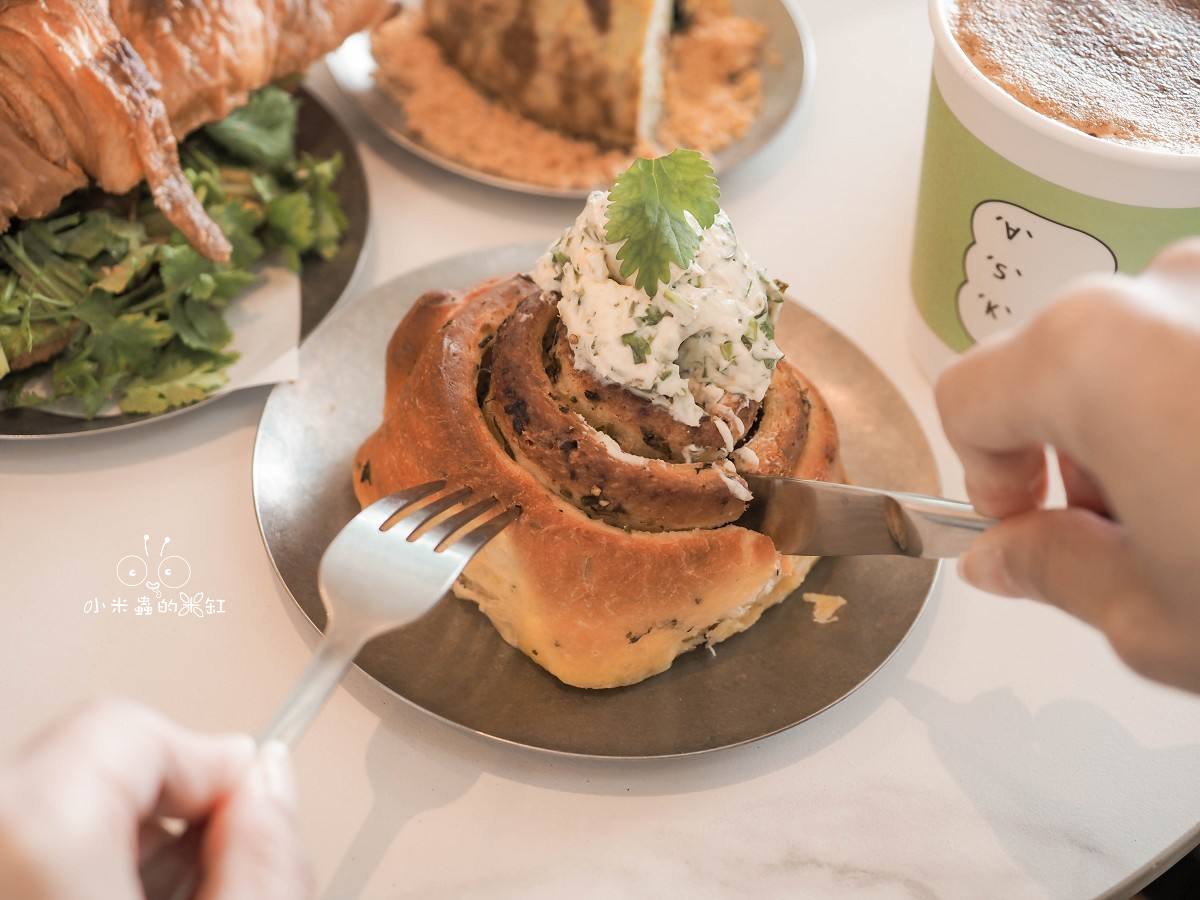 香菜控集合啦！南京三民 ASK for Cafe 香菜祭開跑，寵物友善咖啡廳連毛孩都想賴著不走