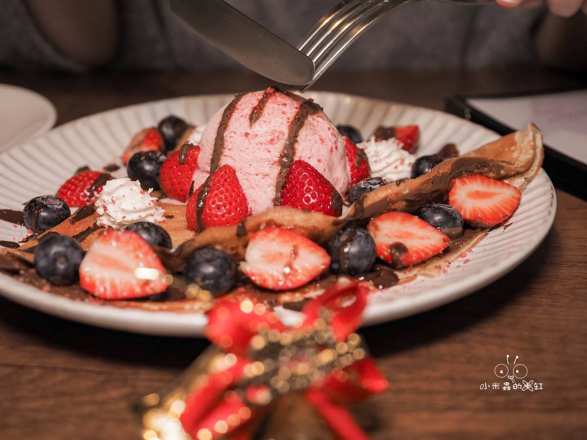 板橋早午餐推薦｜Le Puzzle Creperie & Bar 法式薄餅小酒館 起司鍋太犯規！正宗法國人坐鎮，還有桌邊火焰秀！