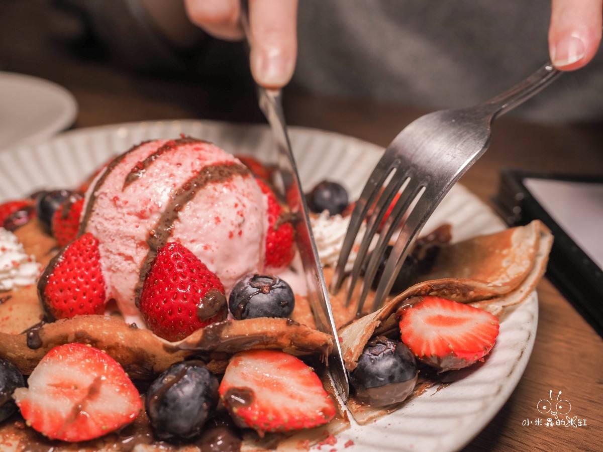 板橋早午餐推薦｜Le Puzzle Creperie & Bar 法式薄餅小酒館 起司鍋太犯規！正宗法國人坐鎮，還有桌邊火焰秀！