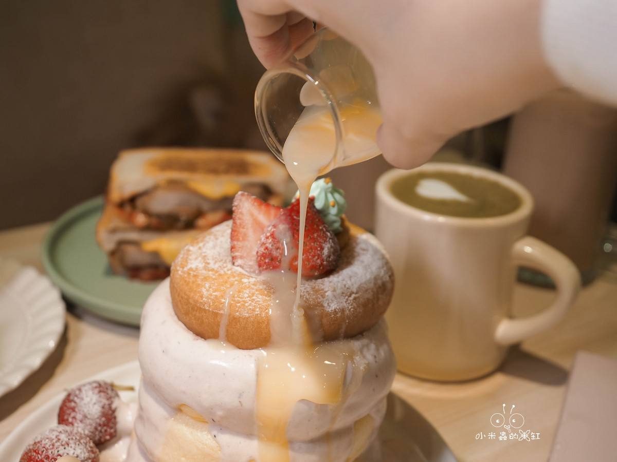 板橋早午餐推薦｜隔壁早餐 藏身市場巷弄的清新系早餐店，居然有舒芙蕾！寵物友善＋網美牆太犯規