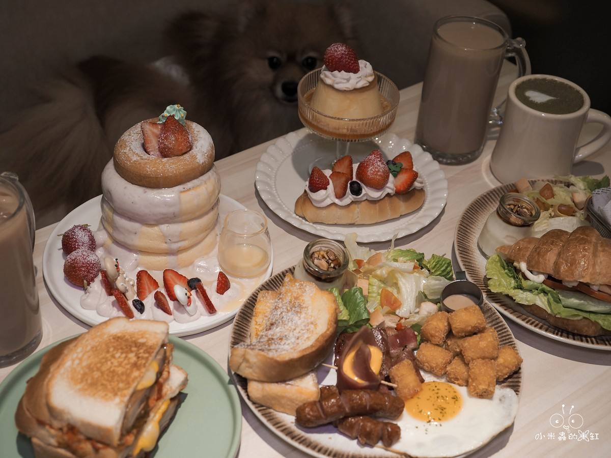 板橋早午餐推薦｜隔壁早餐 藏身市場巷弄的清新系早餐店，居然有舒芙蕾！寵物友善＋網美牆太犯規