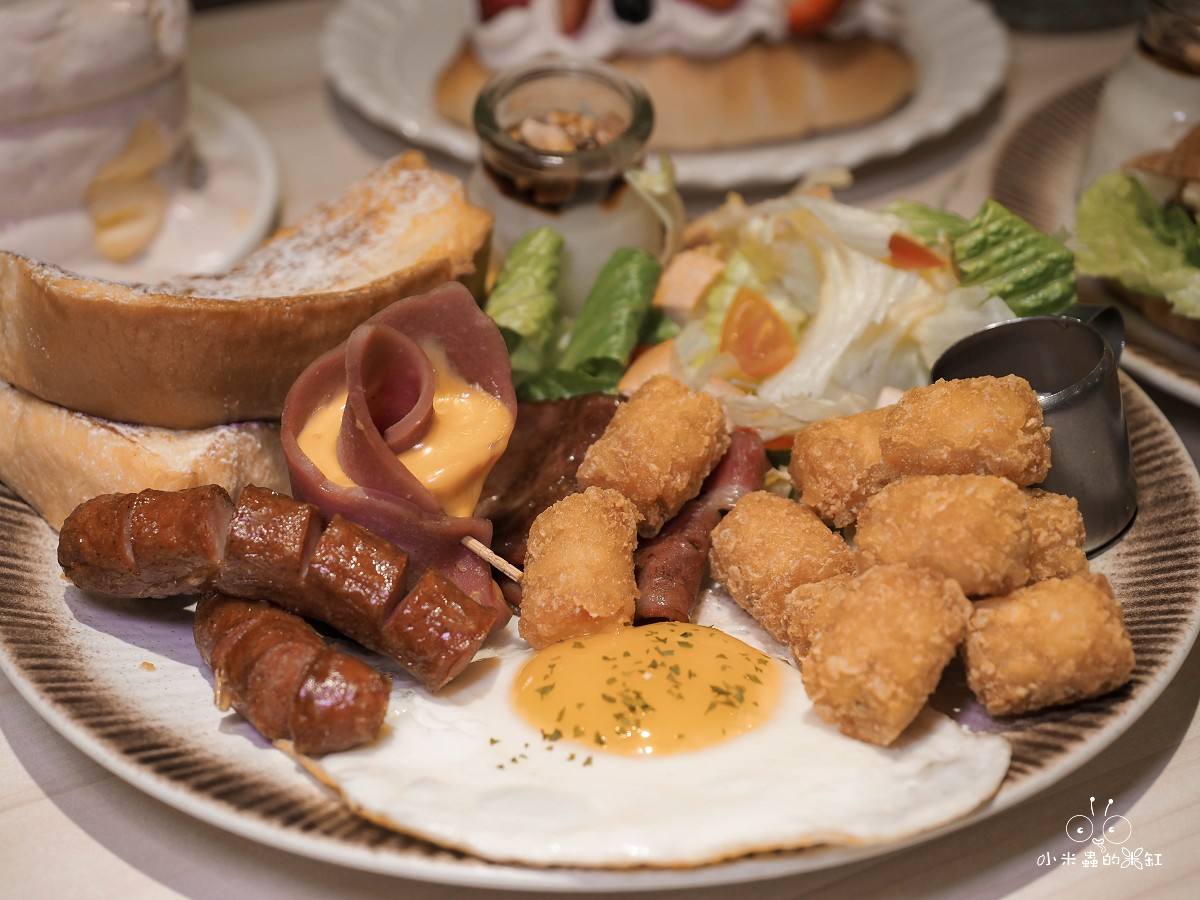 板橋早午餐推薦｜隔壁早餐 藏身市場巷弄的清新系早餐店，居然有舒芙蕾！寵物友善＋網美牆太犯規