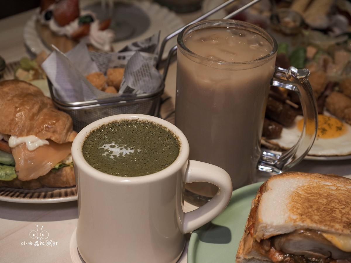 板橋早午餐推薦｜隔壁早餐 藏身市場巷弄的清新系早餐店，居然有舒芙蕾！寵物友善＋網美牆太犯規