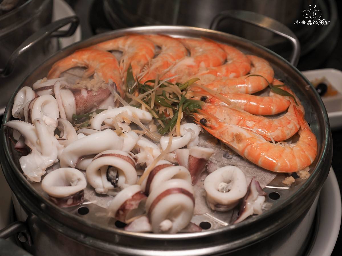 板橋海鮮控的天堂!蒸天下蒸氣火鍋|一鍋三吃超滿足,蒸龍蝦、煮火鍋、黃金海味粥濃郁到跪下!寵物友善還能包場 - 第25張圖 板橋海鮮控的天堂!蒸天下蒸氣火鍋|一鍋三吃超滿足,蒸龍蝦、煮火鍋、黃金海味粥濃郁到跪下!寵物友善還能包場