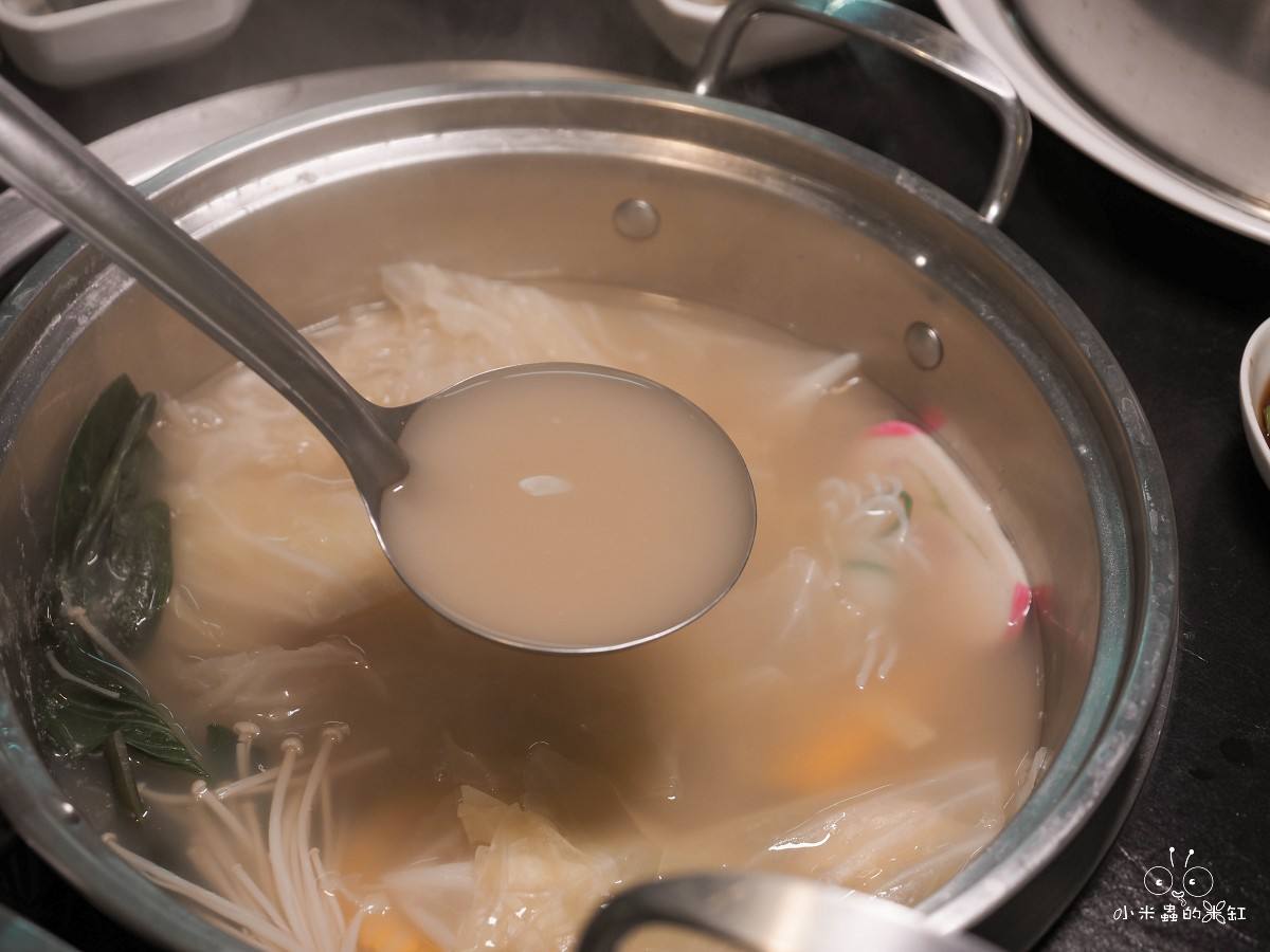 板橋海鮮控的天堂!蒸天下蒸氣火鍋|一鍋三吃超滿足,蒸龍蝦、煮火鍋、黃金海味粥濃郁到跪下!寵物友善還能包場 - 第35張圖 板橋海鮮控的天堂!蒸天下蒸氣火鍋|一鍋三吃超滿足,蒸龍蝦、煮火鍋、黃金海味粥濃郁到跪下!寵物友善還能包場