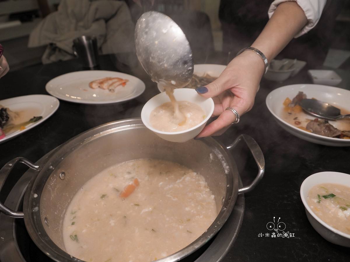 板橋海鮮控的天堂!蒸天下蒸氣火鍋|一鍋三吃超滿足,蒸龍蝦、煮火鍋、黃金海味粥濃郁到跪下!寵物友善還能包場 - 第41張圖 板橋海鮮控的天堂!蒸天下蒸氣火鍋|一鍋三吃超滿足,蒸龍蝦、煮火鍋、黃金海味粥濃郁到跪下!寵物友善還能包場