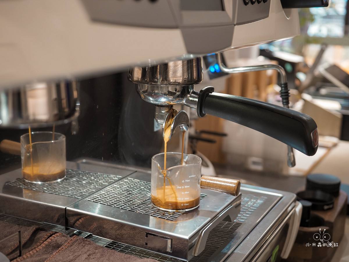 台北松江甜點推薦|4K手作烘焙 台北松江店 低糖奶霜系蛋糕太犯規,草莓季必收的清爽系甜點 - 第8張圖 台北松江甜點推薦|4K手作烘焙 台北松江店 低糖奶霜系蛋糕太犯規,草莓季必收的清爽系甜點