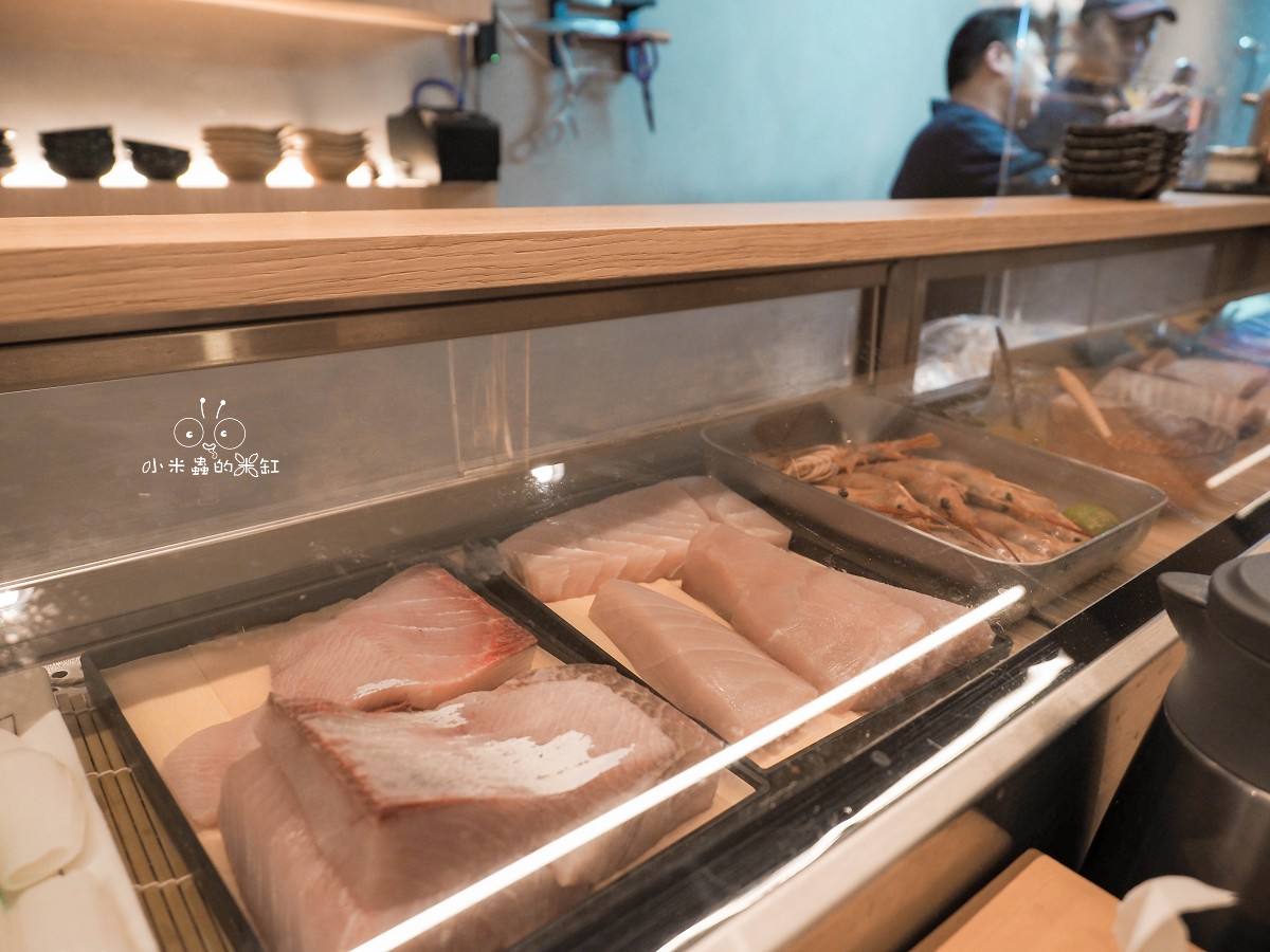 天母平價美食日式料理高質感卻超親民！士東水產・漁筷｜每日現烤海魚、生魚片新鮮吃得到，CP值高到想一訪再訪！