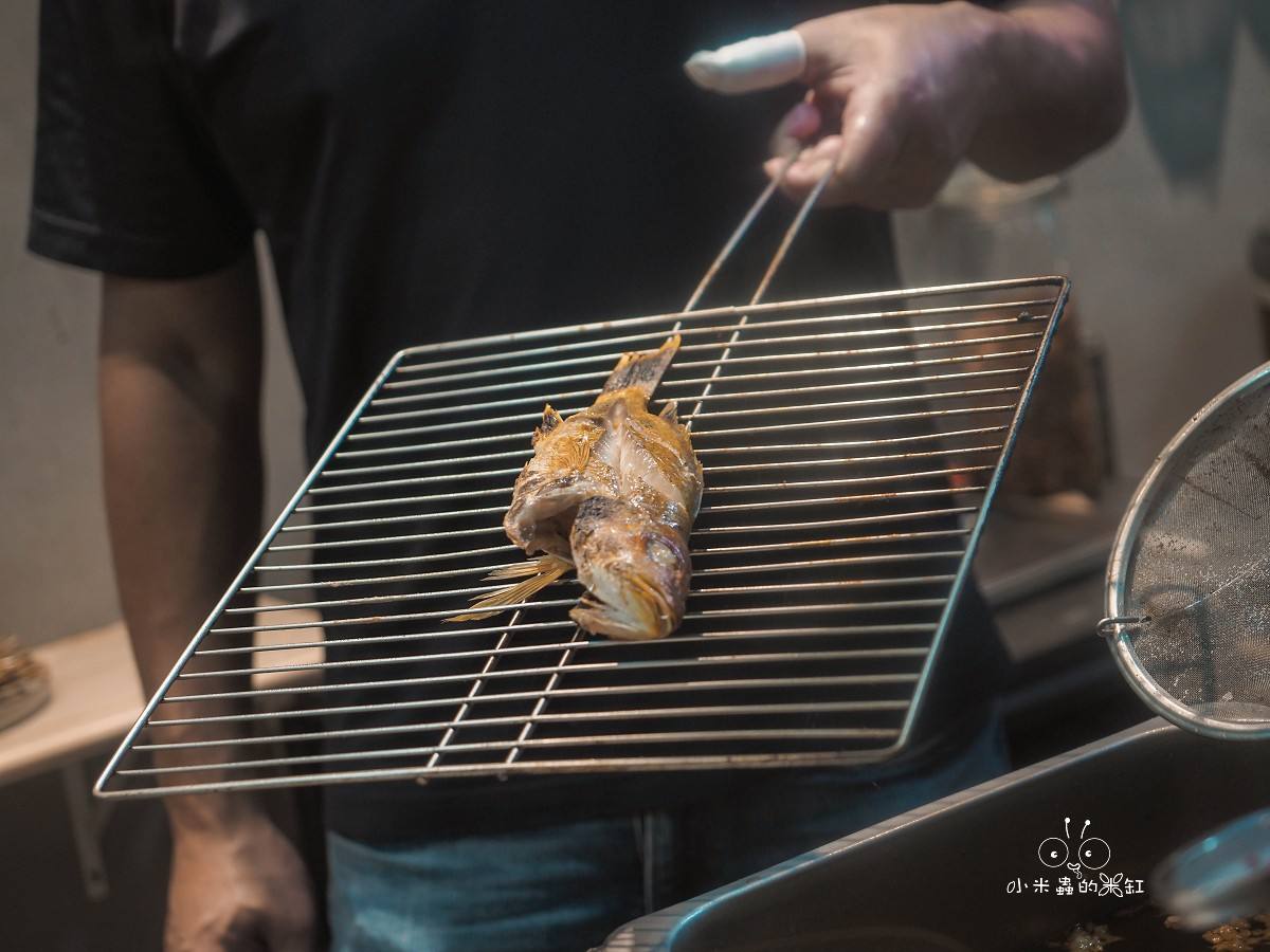 天母平價美食日式料理高質感卻超親民！士東水產・漁筷｜每日現烤海魚、生魚片新鮮吃得到，CP值高到想一訪再訪！