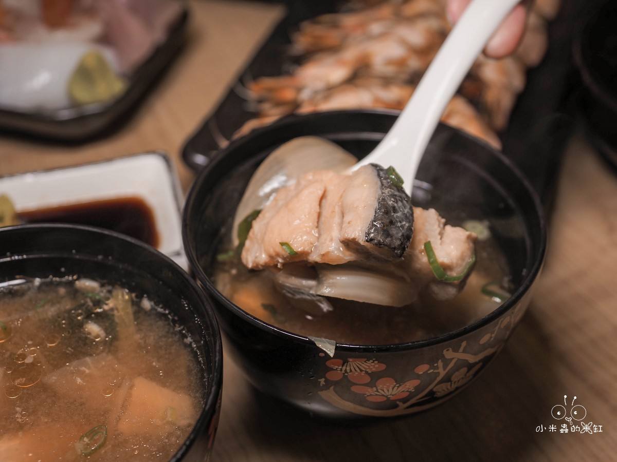 天母平價美食日式料理高質感卻超親民！士東水產・漁筷｜每日現烤海魚、生魚片新鮮吃得到，CP值高到想一訪再訪！