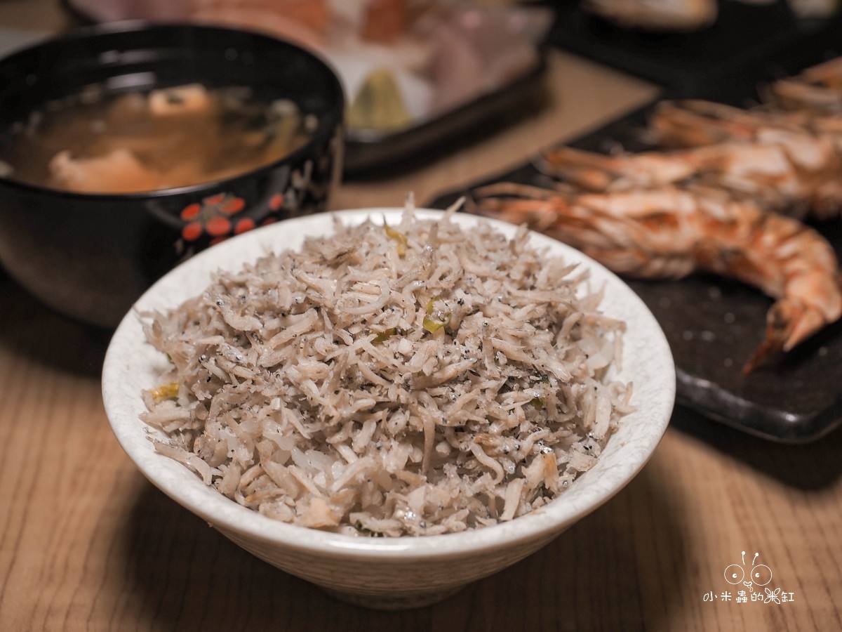 天母平價美食日式料理高質感卻超親民！士東水產・漁筷｜每日現烤海魚、生魚片新鮮吃得到，CP值高到想一訪再訪！