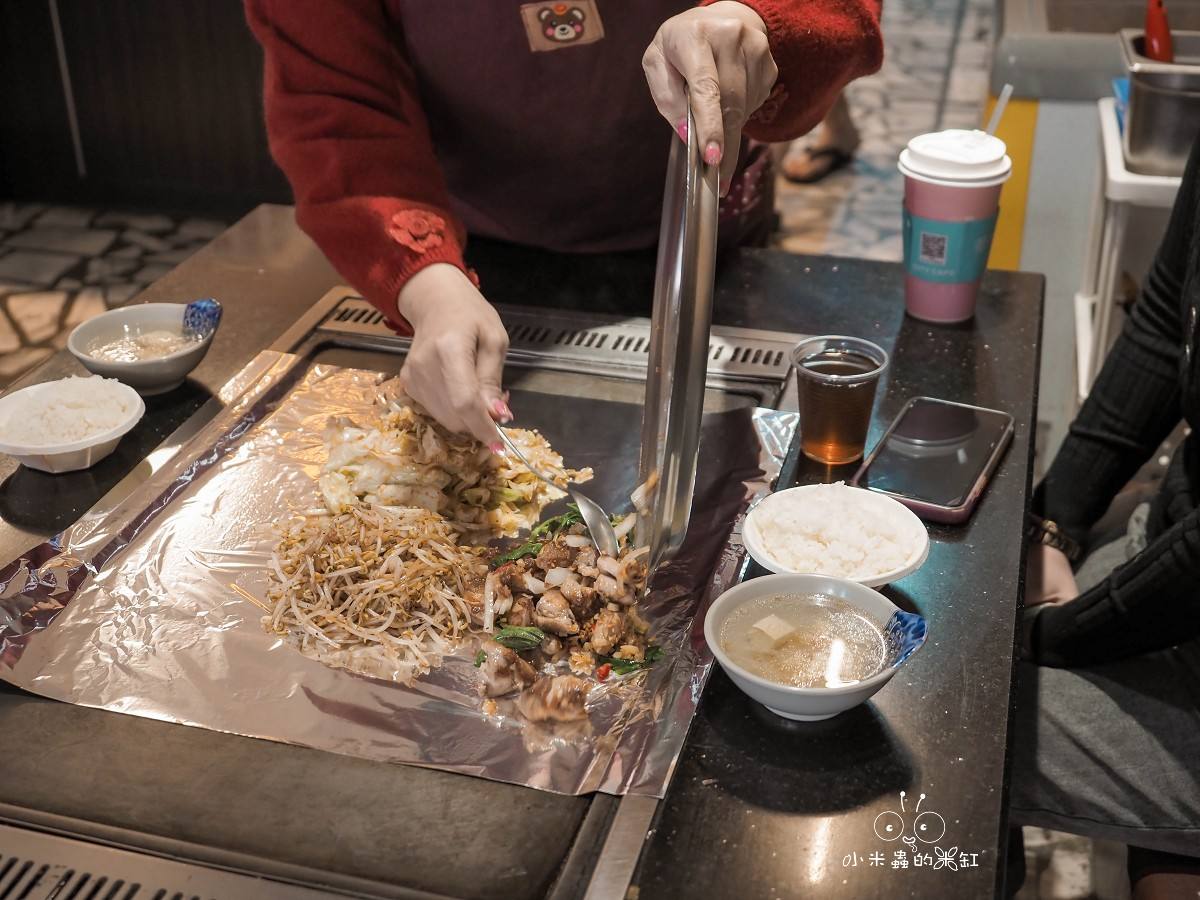 三重鐵板燒推薦!自強鐵板燒-中正北店 170元起白飯飲料湯冰淇淋吃到飽,連桌子都會發熱!Joe是要對決也推的在地傳奇 - 第15張圖 三重鐵板燒推薦!自強鐵板燒-中正北店 170元起白飯飲料湯冰淇淋吃到飽,連桌子都會發熱!Joe是要對決也推的在地傳奇