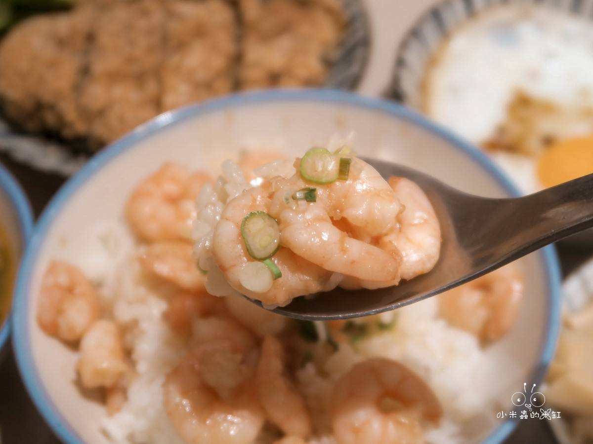 台北第一蝦仁飯插旗新竹!忠青商行新竹巨城店|一碗把人拉回眷村時光的蝦仁飯,文青外衣下的家常靈魂! - 第10張圖 台北第一蝦仁飯插旗新竹!忠青商行新竹巨城店|一碗把人拉回眷村時光的蝦仁飯,文青外衣下的家常靈魂!