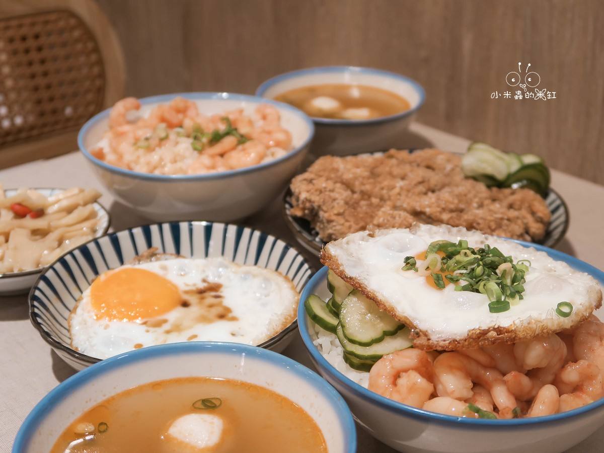 台北第一蝦仁飯插旗新竹!忠青商行新竹巨城店|一碗把人拉回眷村時光的蝦仁飯,文青外衣下的家常靈魂! - 第1張圖 台北第一蝦仁飯插旗新竹!忠青商行新竹巨城店|一碗把人拉回眷村時光的蝦仁飯,文青外衣下的家常靈魂!