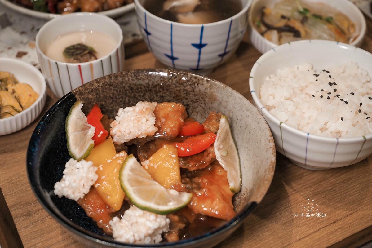 新竹美食|隱藏巷弄的 50 年老宅新美學!湯明茶樓新式台菜與摩登品茶空間,家人朋友聚餐、情侶約會首選 - 第19張圖 新竹美食|隱藏巷弄的 50 年老宅新美學!湯明茶樓新式台菜與摩登品茶空間,家人朋友聚餐、情侶約會首選
