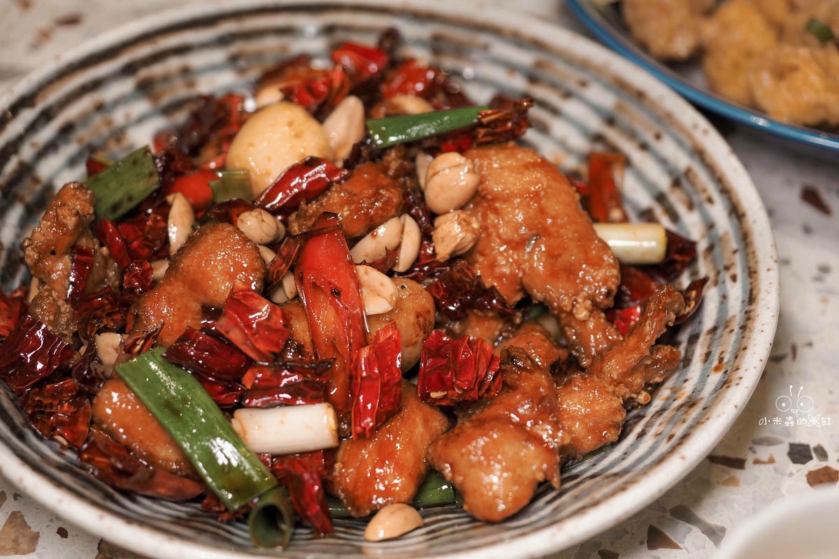 新竹美食|隱藏巷弄的 50 年老宅新美學!湯明茶樓新式台菜與摩登品茶空間,家人朋友聚餐、情侶約會首選 - 第29張圖 新竹美食|隱藏巷弄的 50 年老宅新美學!湯明茶樓新式台菜與摩登品茶空間,家人朋友聚餐、情侶約會首選