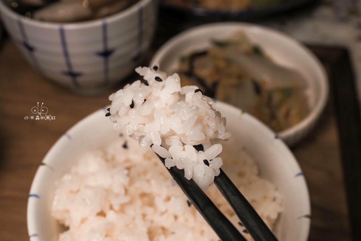 新竹美食|隱藏巷弄的 50 年老宅新美學!湯明茶樓新式台菜與摩登品茶空間,家人朋友聚餐、情侶約會首選 - 第22張圖 新竹美食|隱藏巷弄的 50 年老宅新美學!湯明茶樓新式台菜與摩登品茶空間,家人朋友聚餐、情侶約會首選