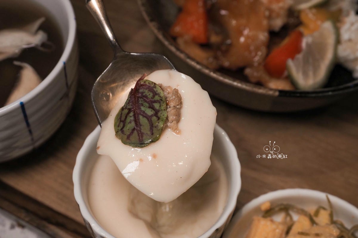 新竹美食|隱藏巷弄的 50 年老宅新美學!湯明茶樓新式台菜與摩登品茶空間,家人朋友聚餐、情侶約會首選 - 第23張圖 新竹美食|隱藏巷弄的 50 年老宅新美學!湯明茶樓新式台菜與摩登品茶空間,家人朋友聚餐、情侶約會首選