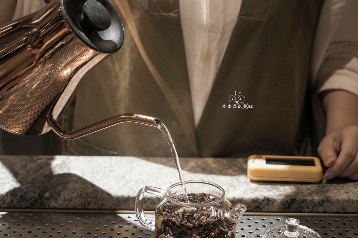 新竹美食|隱藏巷弄的 50 年老宅新美學!湯明茶樓新式台菜與摩登品茶空間,家人朋友聚餐、情侶約會首選 - 第11張圖 新竹美食|隱藏巷弄的 50 年老宅新美學!湯明茶樓新式台菜與摩登品茶空間,家人朋友聚餐、情侶約會首選