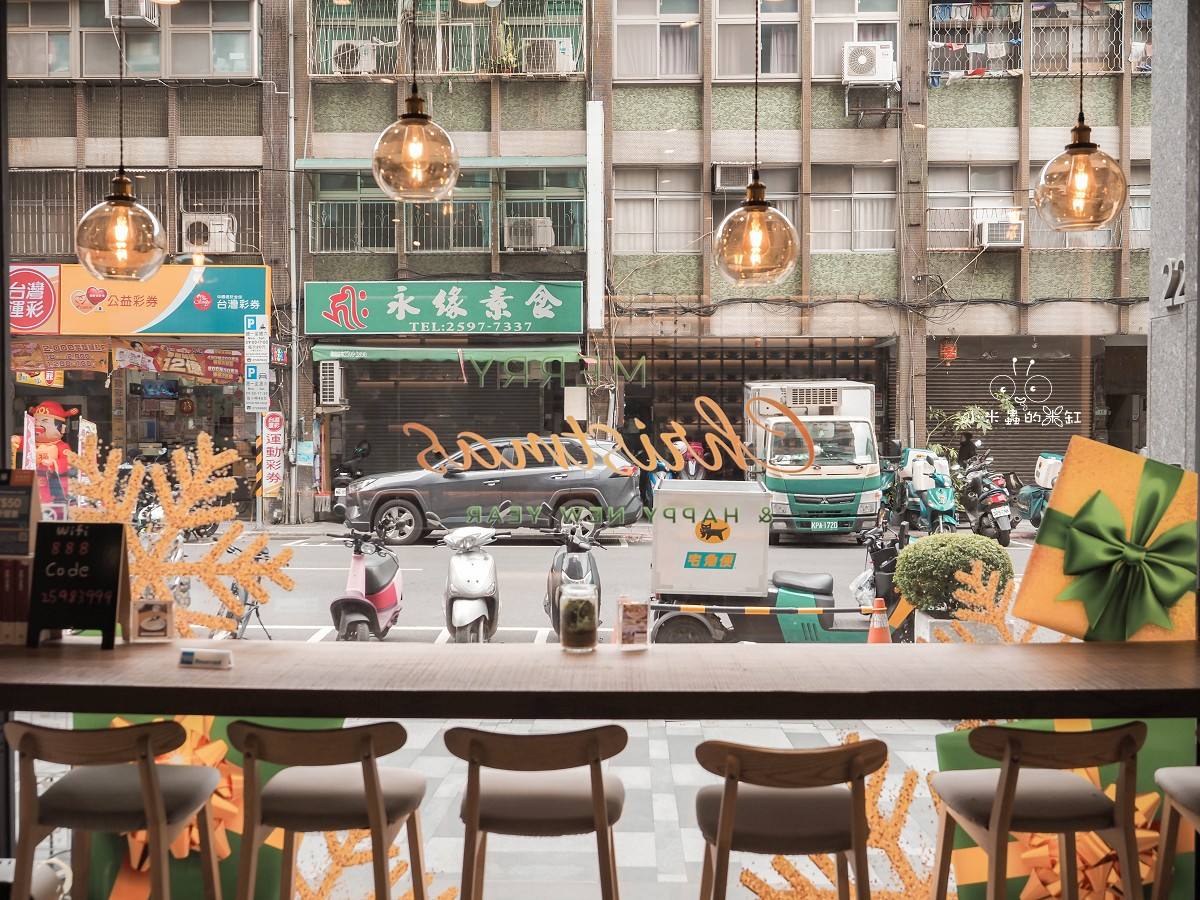 台北早午餐推薦|波赫士領地精品咖啡館 昌吉店 千層蛋糕+提拉米蘇太強!不限時咖啡廳、寵物友善一次滿足 - 第7張圖 台北早午餐推薦|波赫士領地精品咖啡館 昌吉店 千層蛋糕+提拉米蘇太強!不限時咖啡廳、寵物友善一次滿足