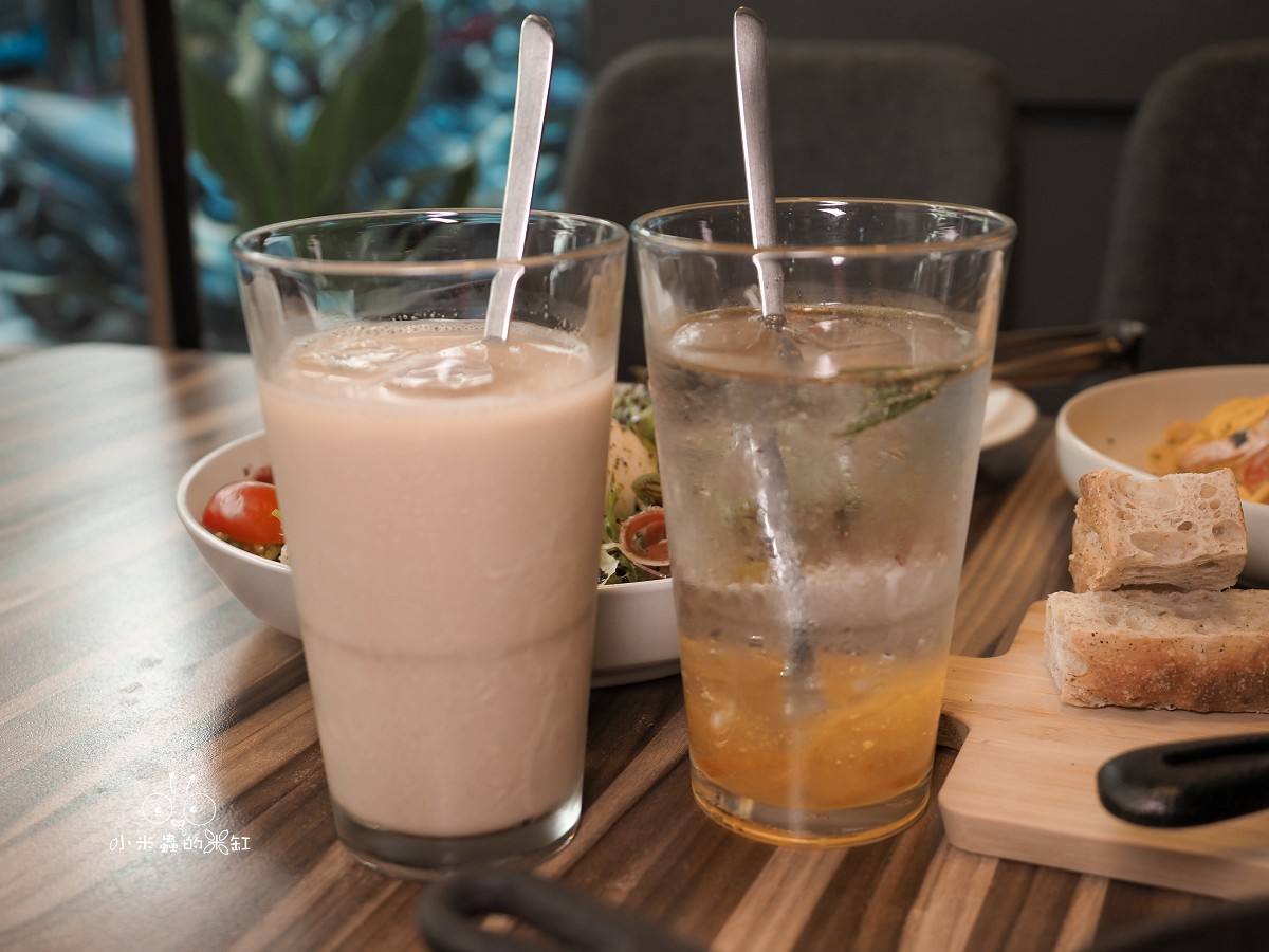 台北松菸美食|巷弄裡的溫暖日式洋食「鳥作洋食」!會爆汁的漢堡排與超濃郁海膽麵,帶毛小孩一起約會吧 - 第29張圖 台北松菸美食|巷弄裡的溫暖日式洋食「鳥作洋食」!會爆汁的漢堡排與超濃郁海膽麵,帶毛小孩一起約會吧