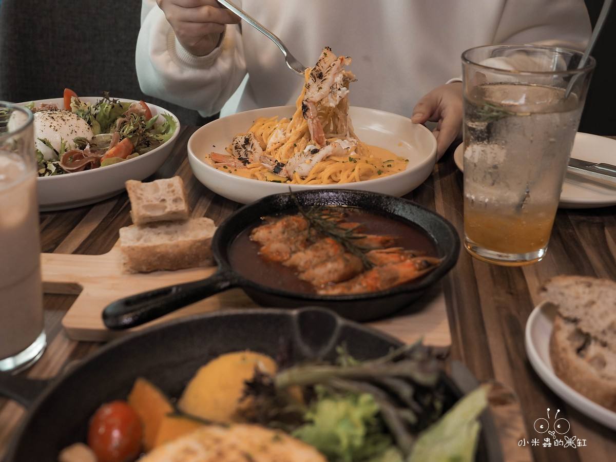 台北松菸美食|巷弄裡的溫暖日式洋食「鳥作洋食」!會爆汁的漢堡排與超濃郁海膽麵,帶毛小孩一起約會吧 - 第30張圖 台北松菸美食|巷弄裡的溫暖日式洋食「鳥作洋食」!會爆汁的漢堡排與超濃郁海膽麵,帶毛小孩一起約會吧